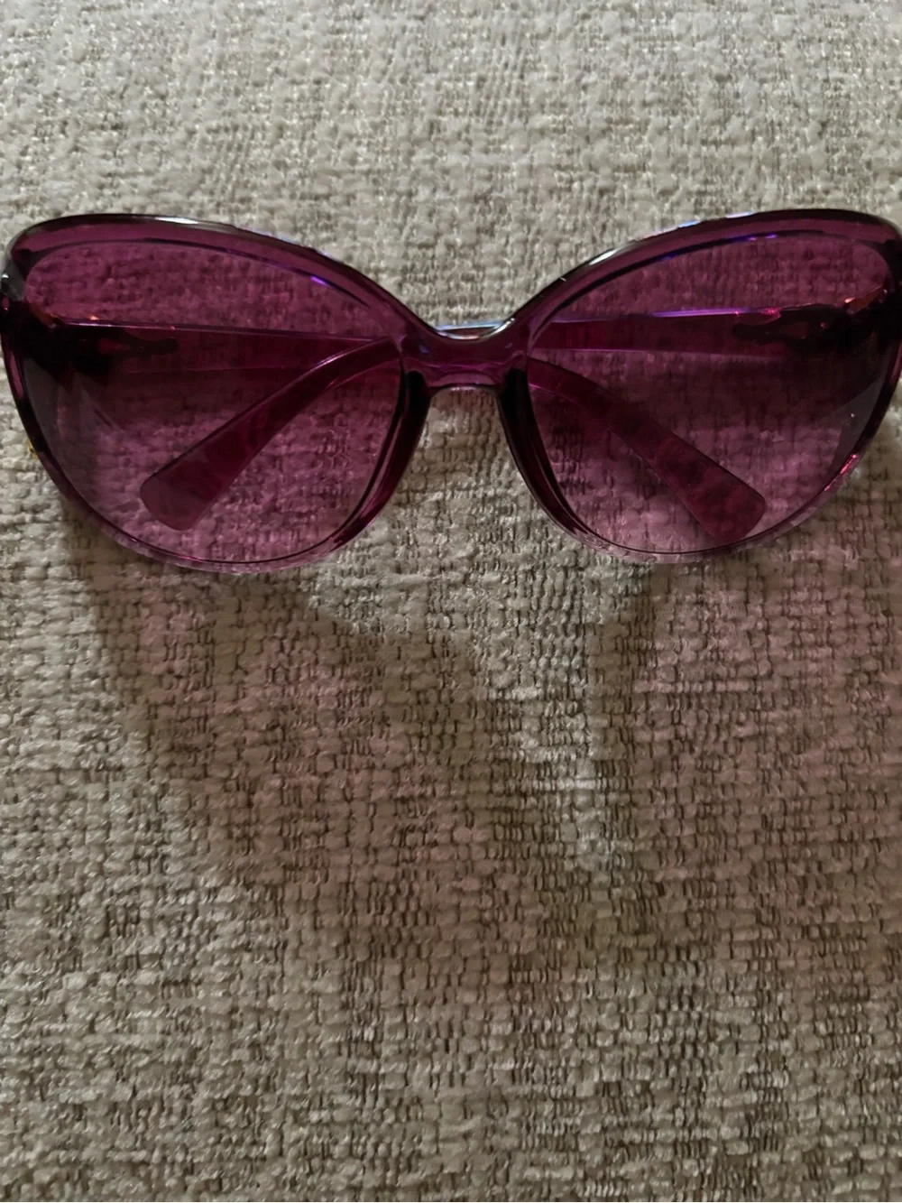 Women's Oversized Purple Sunglasses — Fashion Cat-Eye Style